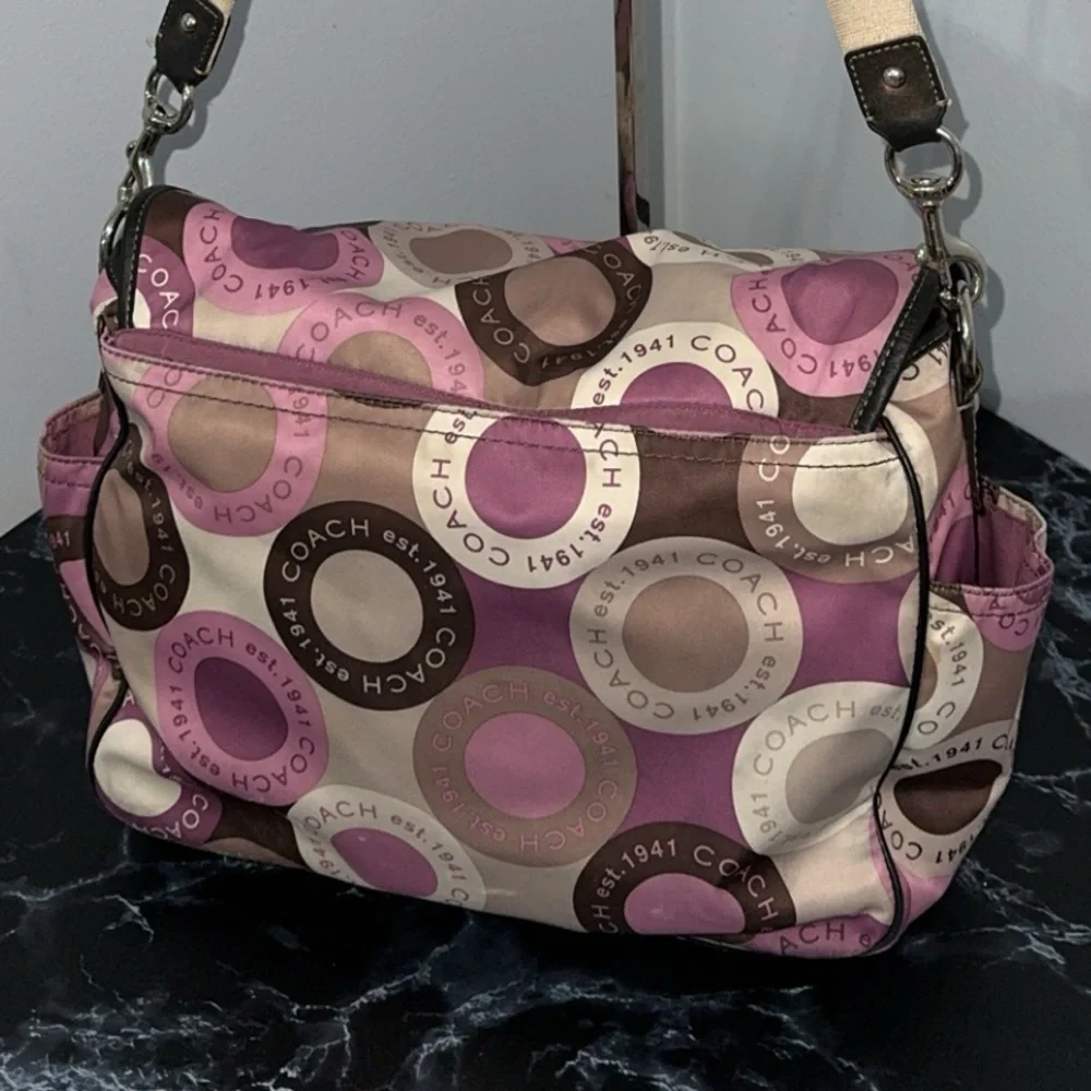 Coach Signature Snaphead F18377 Pink Multifunction Diaper Baby Messenger Bag Pad